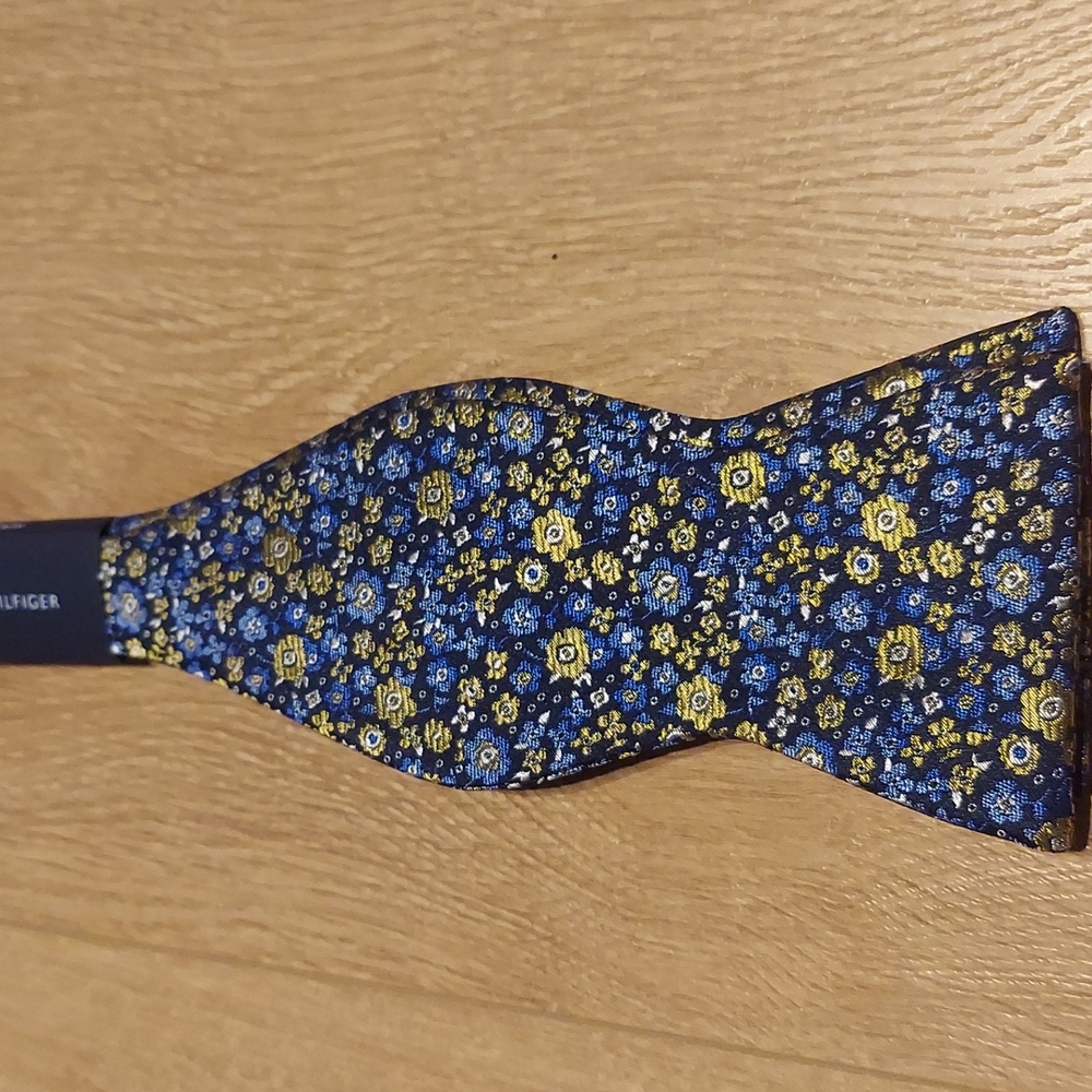 Tommy Hilfiger - Flower Pattern Bow Tie - Picture 3 of 7